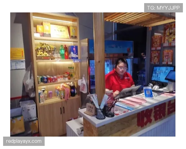 孙悦拿着大牌袋子挤超市收银台,收银阿姨盯着半天,那表情太现实了 孙悦拿着大牌袋子挤超市收银台,收银阿姨盯着半天,那表情太现实了